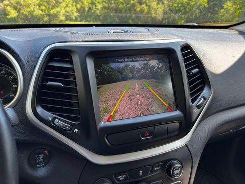 Used 2014 Jeep Cherokee Latitude w/ Comfort/Convenience Group AWD/4WD image 23