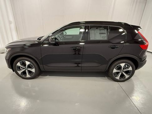 New 2026 Volvo XC40 B5 Core w/ Protection Package Premier image 9