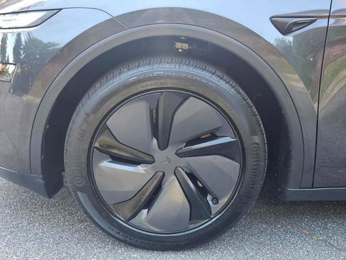 Used 2026 Tesla Model Y Long Range AWD/4WD image 18