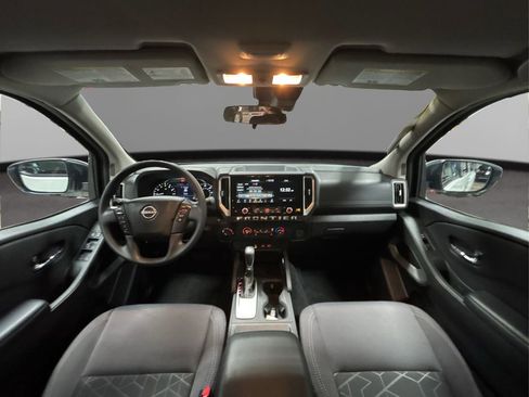 Used 2025 Nissan Frontier SV image 25