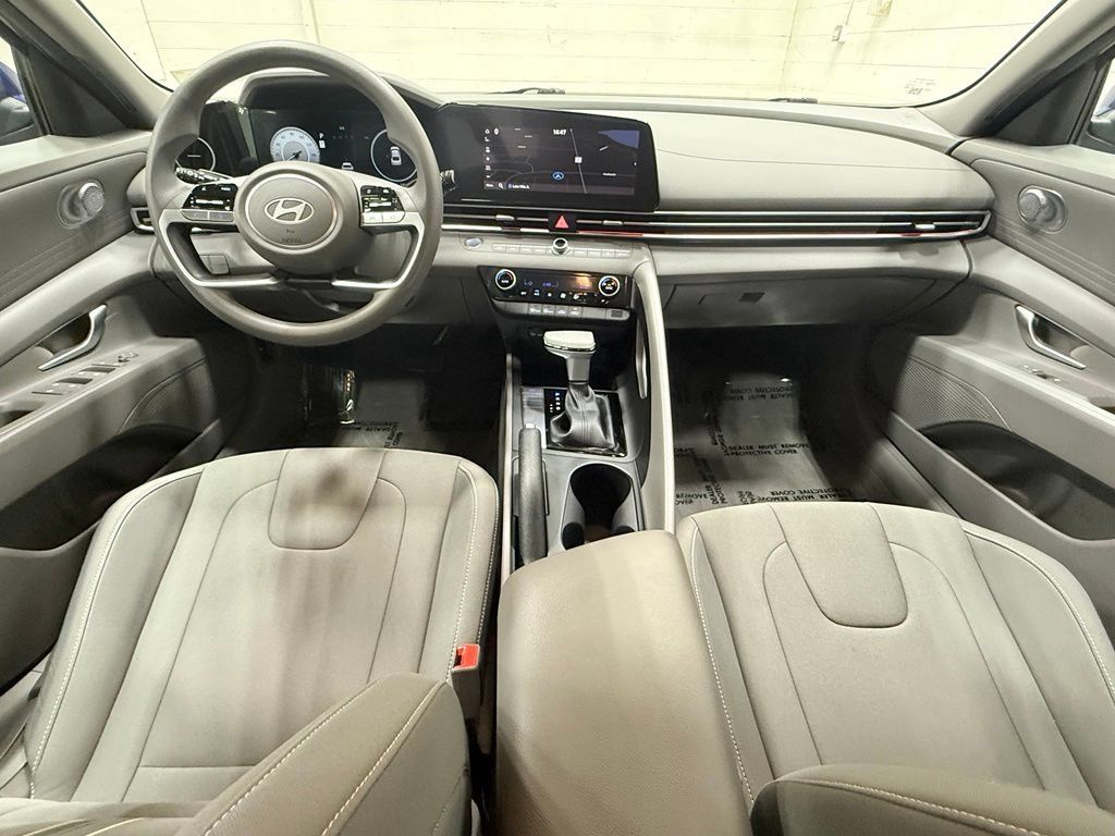 Used 2024 Hyundai Elantra SEL FWD image 30