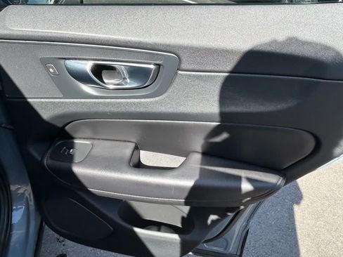 Used 2023 Volvo XC60 B5 Plus image 14