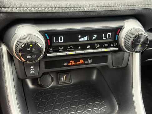 Used 2025 Toyota RAV4 XLE AWD/4WD image 16