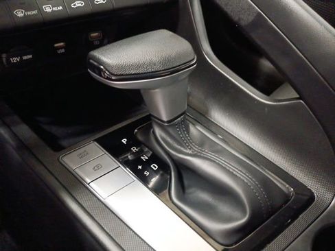 Used 2023 Hyundai Elantra SEL image 17