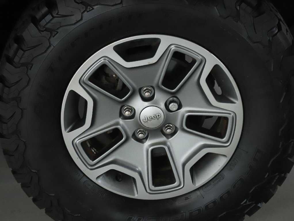 Used 2017 Jeep Wrangler Rubicon w/ Connectivity Group AWD/4WD image 9