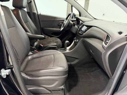 Used 2020 Chevrolet Trax LT w/ Driver Confidence Package AWD/4WD image 21