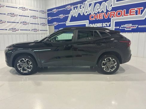 Used 2026 Chevrolet Trax LT FWD image 3