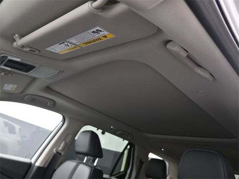 New 2025 Honda Pilot Touring image 2