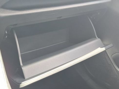 Used 2019 Toyota RAV4 LE FWD image 18
