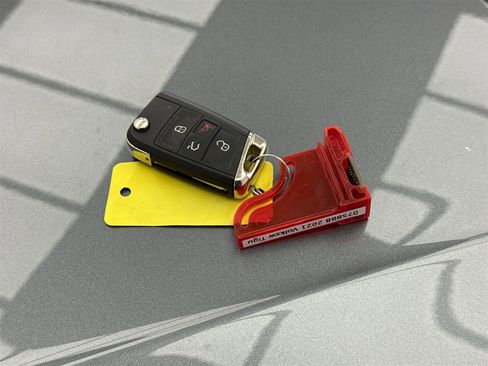 Used 2021 Volkswagen Tiguan SE w/ Panoramic Sunroof Package image 44