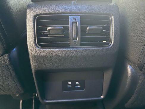 Used 2021 Nissan Rogue SV image 24