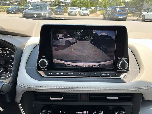 Certified 2023 Nissan Rogue SV FWD image 17