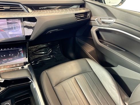 Used 2022 Audi e-tron Premium w/ Convenience Plus Package image 22