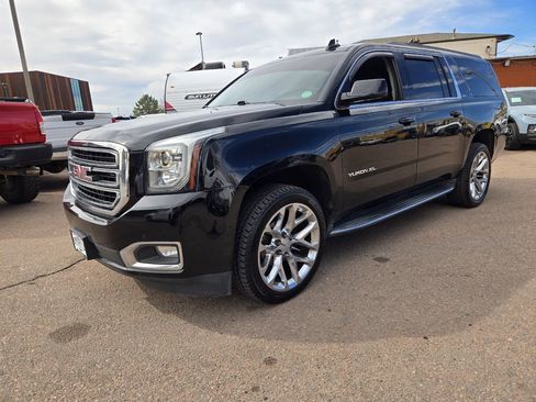 Used 2019 GMC Yukon XL SLT image 3