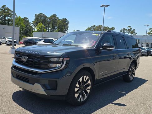 Used 2025 Ford Expedition Max Platinum w/ Driver's Package AWD/4WD image 7