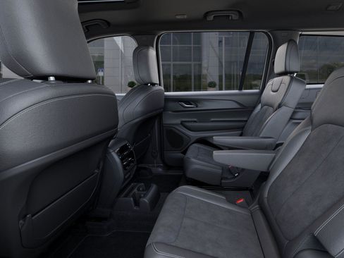 New 2025 Jeep Grand Cherokee L Altitude image 38