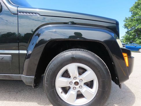 Used 2012 Jeep Liberty Sport AWD/4WD image 19