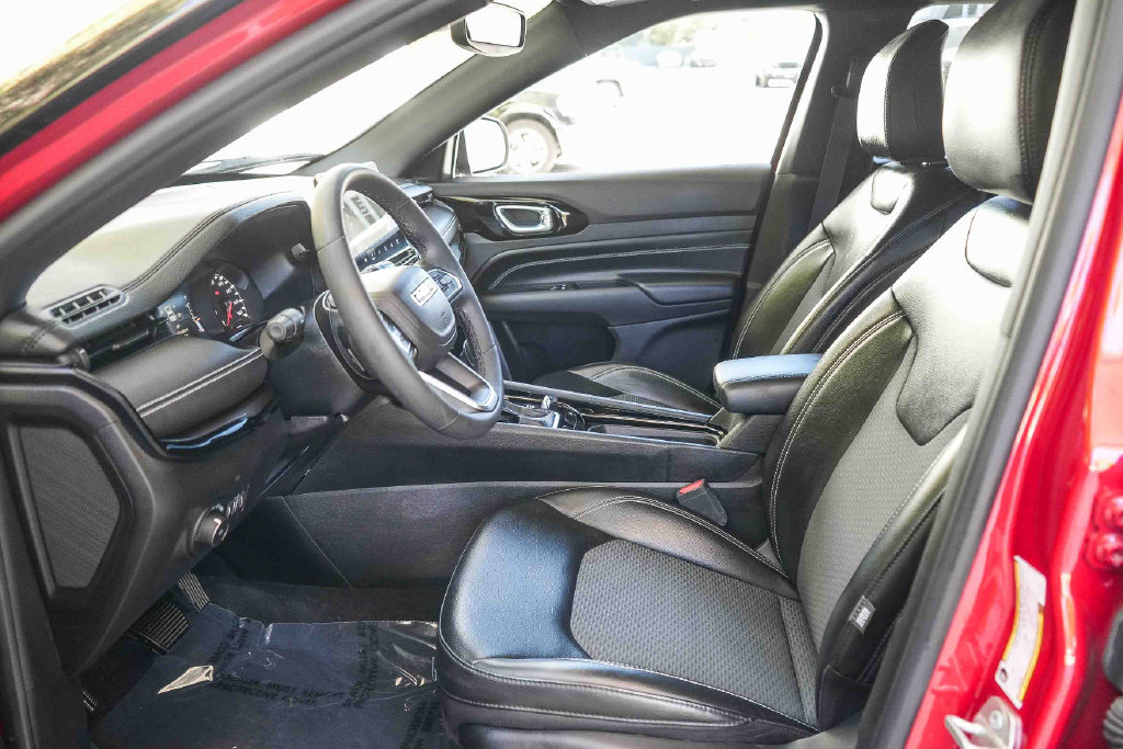 Used 2023 Jeep Compass Latitude w/ Convenience Group AWD/4WD image 17
