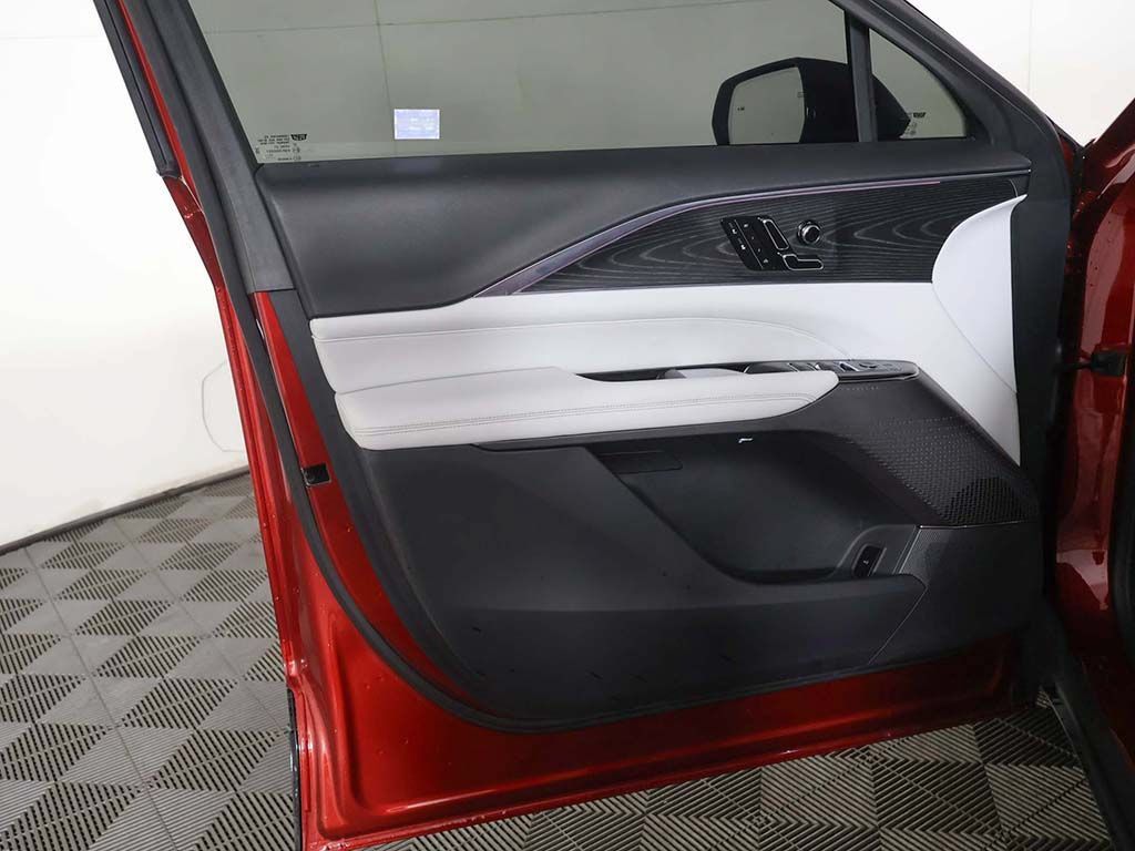 Used 2024 Cadillac Lyriq Sport RWD image 24