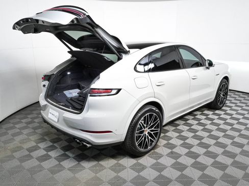 Certified 2026 Porsche Cayenne E-Hybrid Coupe AWD/4WD image 30