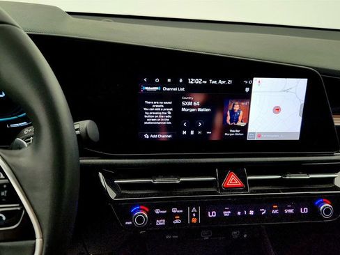 Used 2023 Kia Niro EX Touring image 18