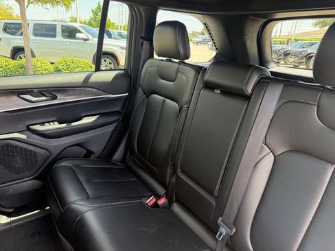 Used 2024 Jeep Grand Cherokee Limited RWD image 31