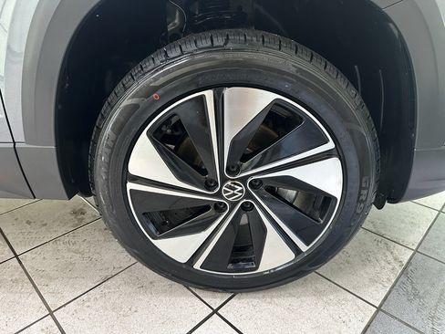 Used 2024 Volkswagen Taos SE AWD/4WD image 13