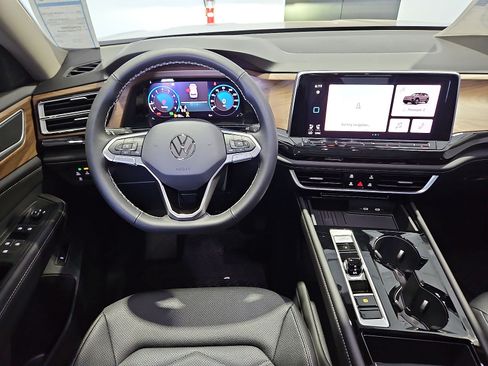 New 2026 Volkswagen Atlas SE FWD image 15