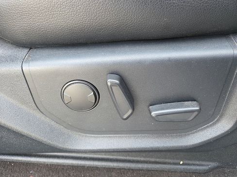 Used 2020 Ford F150 Lariat image 12