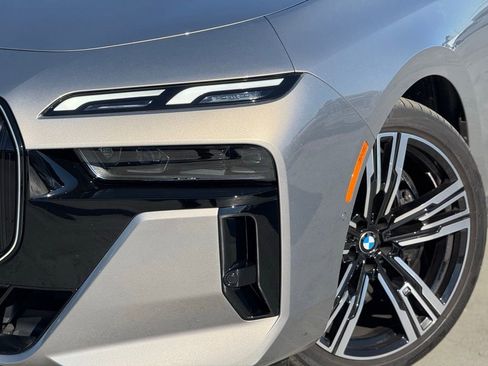 Used 2025 BMW 740i w/ Premium Package image 3