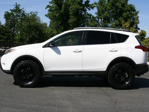 Used 2014 Toyota RAV4 LE AWD/4WD image 5