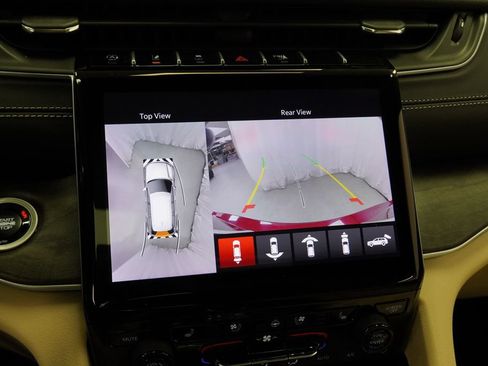 Certified 2025 Jeep Grand Cherokee L Limited w/ Luxury Tech Group II AWD/4WD image 37