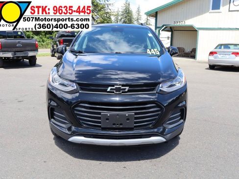 Used 2019 Chevrolet Trax LT w/ Sun & Sound Package AWD/4WD image 12