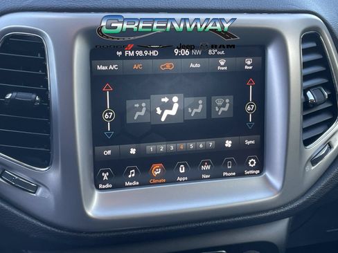 Used 2017 Jeep Compass Latitude w/ Popular Equipment Group FWD image 23