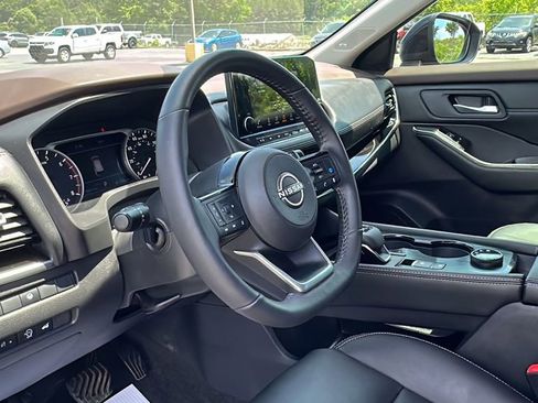 Used 2023 Nissan Rogue SL w/ SL Premium Package image 11