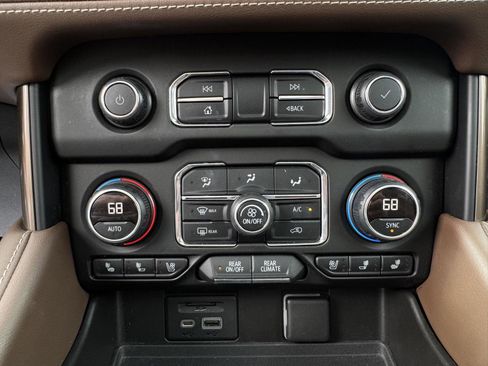 Used 2021 Chevrolet Tahoe High Country image 27