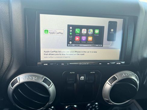 Used 2018 Jeep Wrangler Sahara w/ Connectivity Group image 23