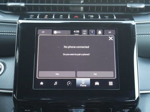 Used 2025 Jeep Grand Cherokee Laredo AWD/4WD image 3