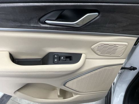 Used 2024 Jeep Grand Cherokee Limited 4xe image 22