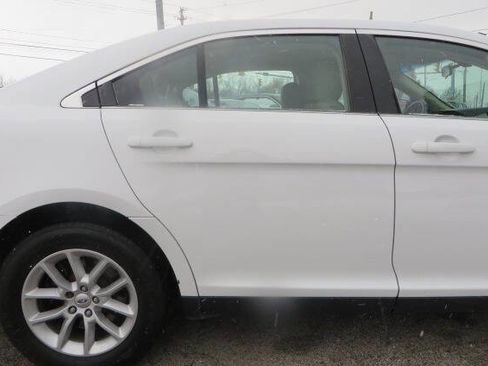 Used 2013 Ford Taurus SE image 22