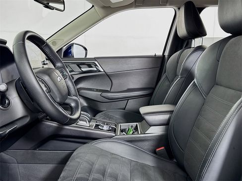 Used 2023 Mitsubishi Outlander SE image 10