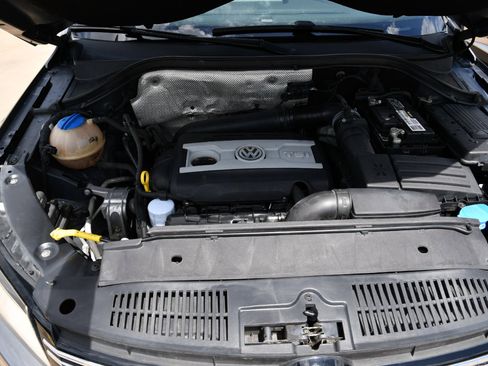 Used 2014 Volkswagen Tiguan S image 22