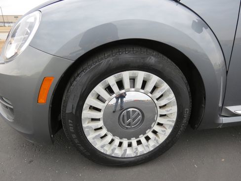 Used 2012 Volkswagen Beetle 2.5 image 27