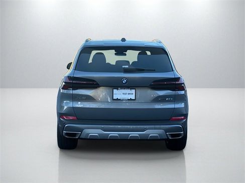 Used 2025 BMW X5 xDrive50e image 6
