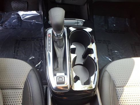 Used 2025 Chevrolet Trax LT FWD image 13
