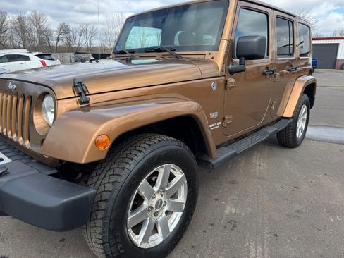 Used 2011 Jeep Wrangler Unlimited 70th Anniversary w/ Connectivity Group AWD/4WD image 9