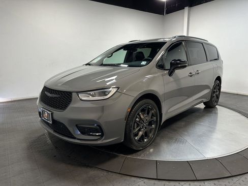 Used 2023 Chrysler Pacifica Limited w/ S Appearance Package AWD/4WD image 1