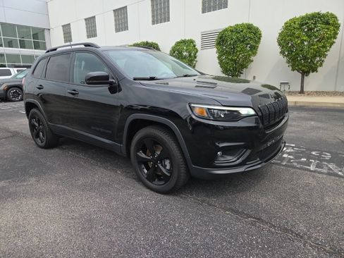 Used 2020 Jeep Cherokee Latitude Plus AWD/4WD image 4