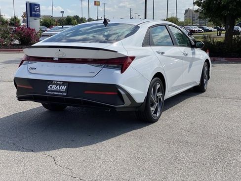 New 2025 Hyundai Elantra SEL image 8