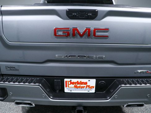 Used 2024 GMC Sierra 1500 AT4 w/ Technology Package AWD/4WD image 8
